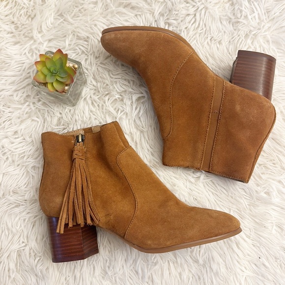 TAHARI Josie Tan Suede Tassel Heel Ankle Fall bootie women size 6.5 - Picture 3 of 7